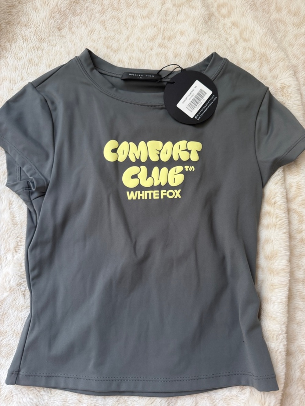 White fox comfort club baby tee 
Small